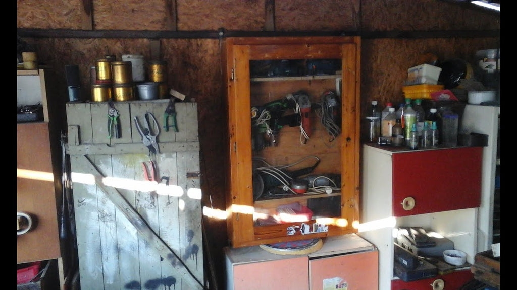 Found this beautiful glass showcase cabinet in the dumpster, and because I always had a problem with dust in my shop, I reclaimed it into a dust free display ...