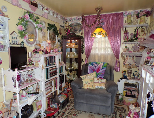 Garden Sitting Room, The Library Area