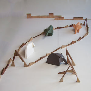 Paesaggio con figure is an eco-friendly toy by Passaro Edizioni