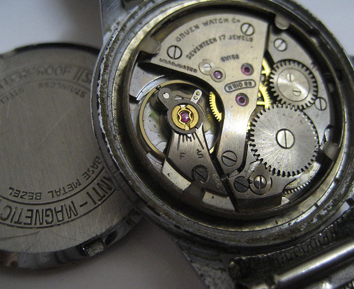 “People Who Metal Detect, What’s The Coolest Thing You’ve Found?” (50 Answers)